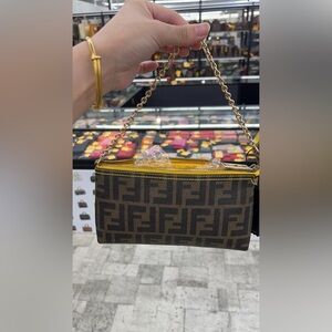 Auth❤️‍🔥Vintage Fendi baguette bag